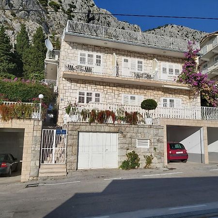 Apartments Ivan - With Parking أوميس المظهر الخارجي الصورة