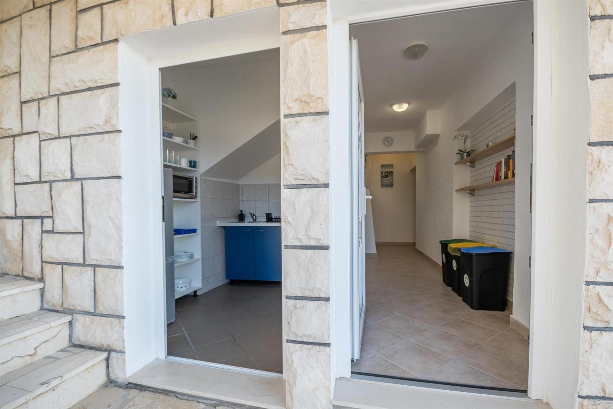 Apartments Ivan - With Parking أوميس المظهر الخارجي الصورة