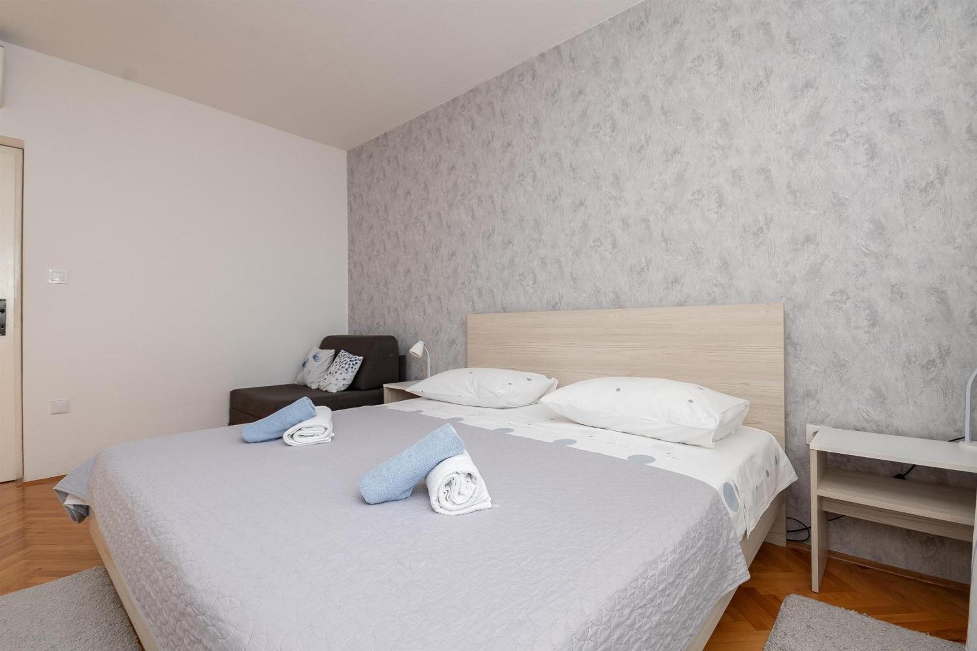 Apartments Ivan - With Parking أوميس المظهر الخارجي الصورة