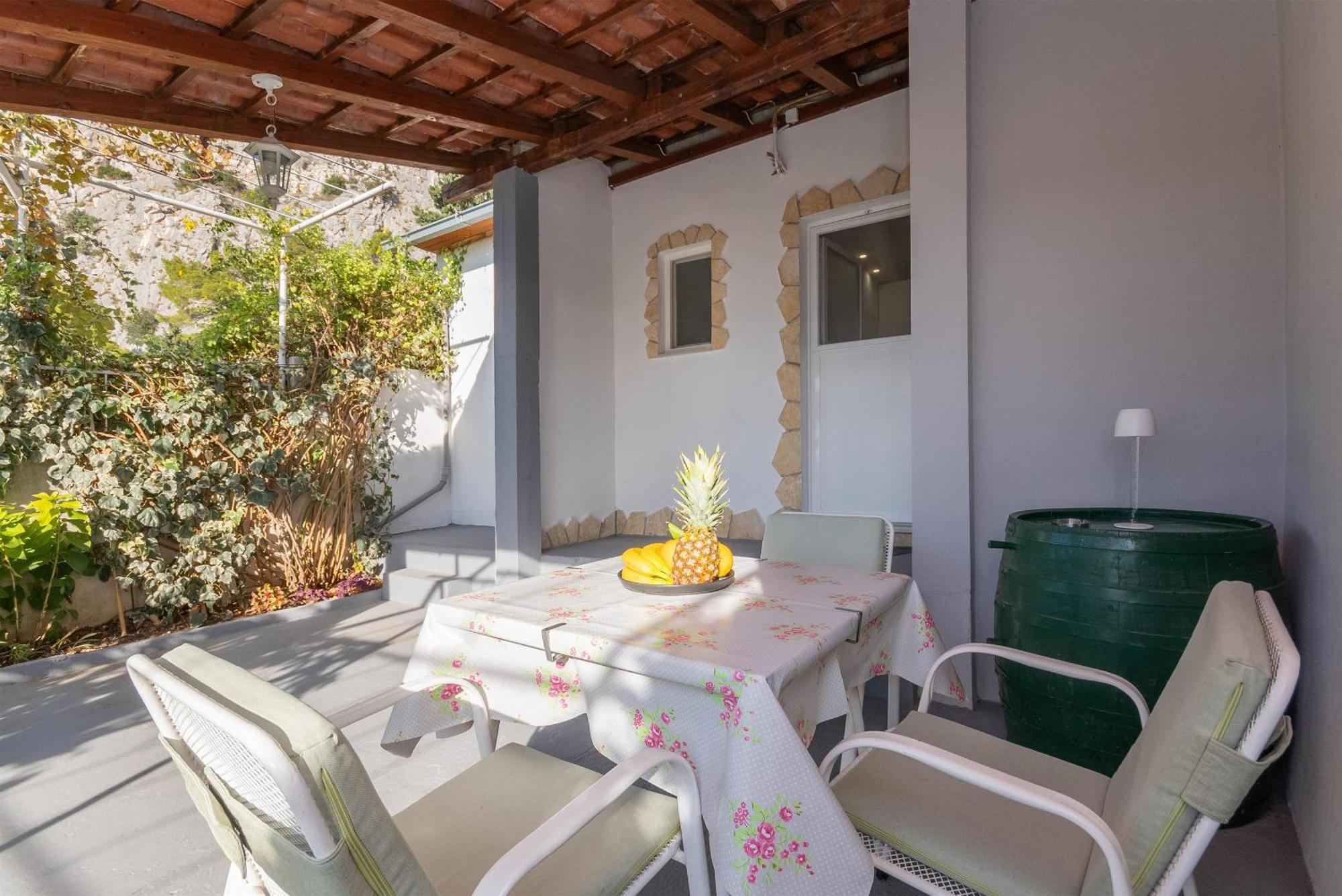 Apartments Ivan - With Parking أوميس المظهر الخارجي الصورة