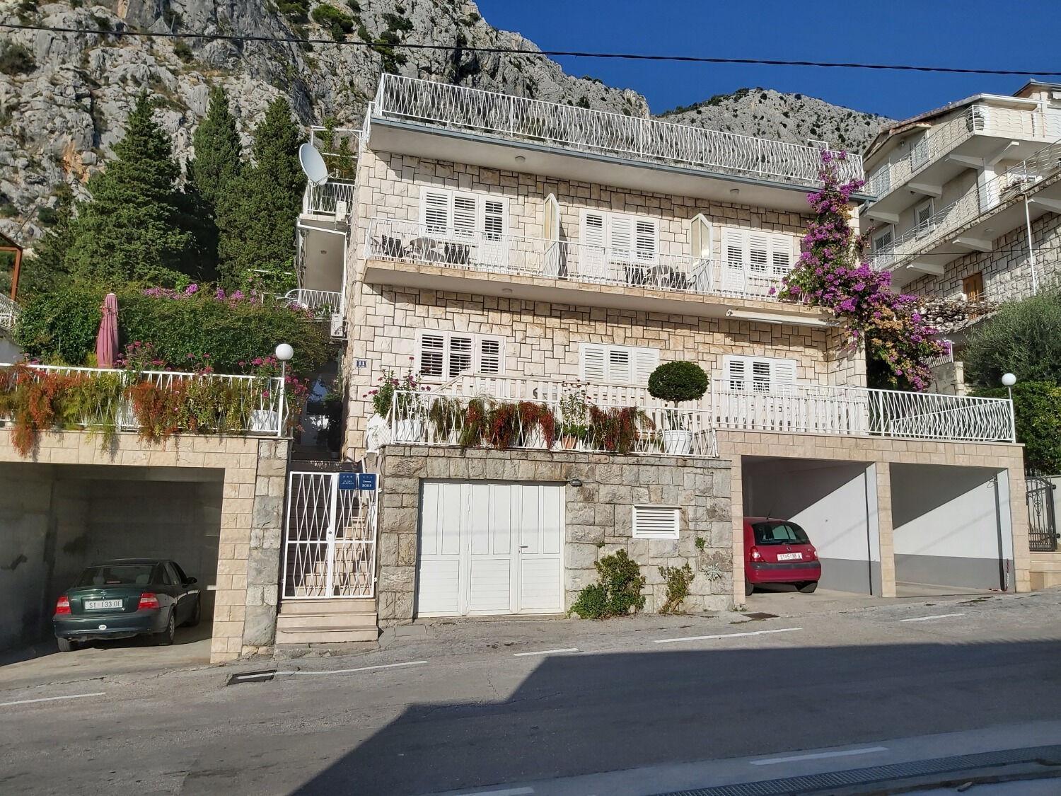 Apartments Ivan - With Parking أوميس المظهر الخارجي الصورة